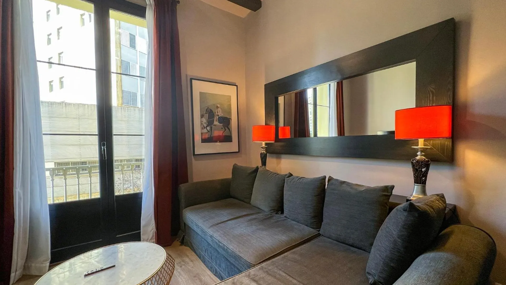 Stay U-Nique Apartments Est Barcelona