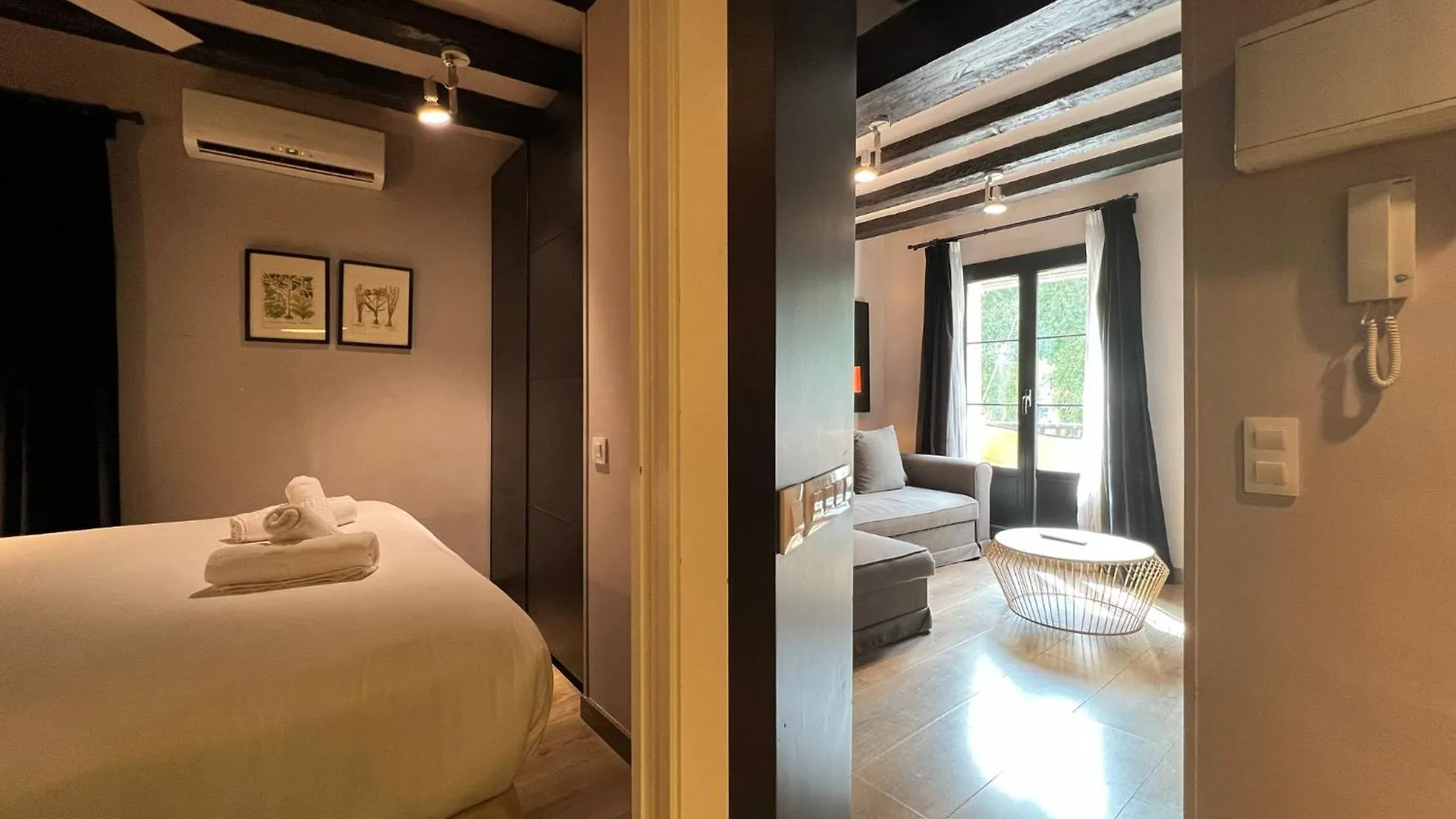 Stay U-Nique Apartments Est Barcelona 0*,