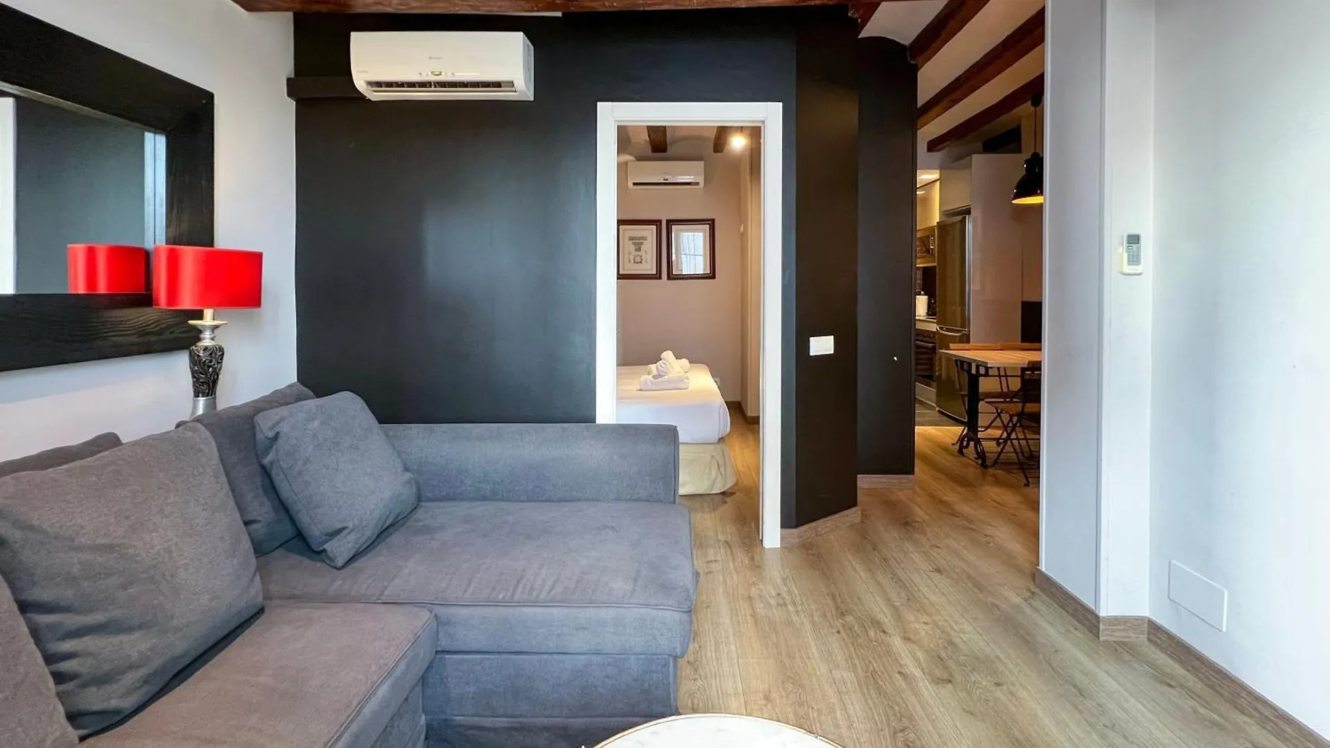 Stay U-Nique Apartments Est Barcelona