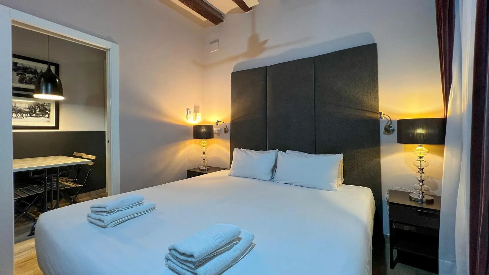 Stay U-Nique Apartments Est Barcelona